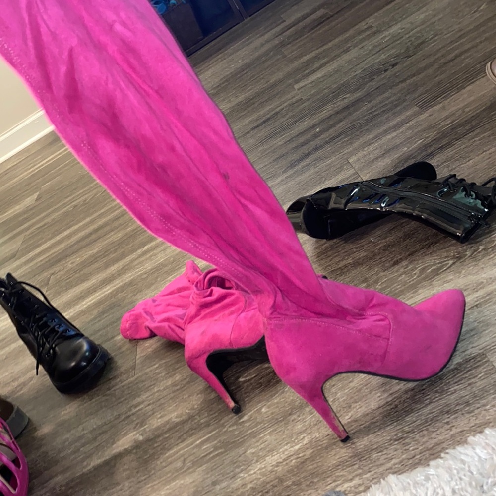 Size 7 magenta Shoe dazzle boot heels